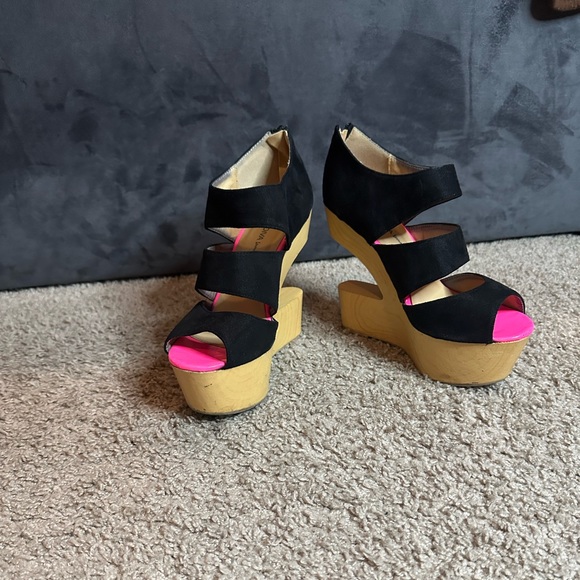 Cute Black cut out platform heels - Picture 3 of 6